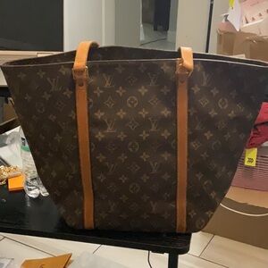 lv Shoppers Tote GM
